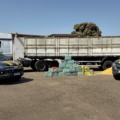 PRF apreende mais de 450 kg de drogas escondidas em carga de milho em Três Lagoas