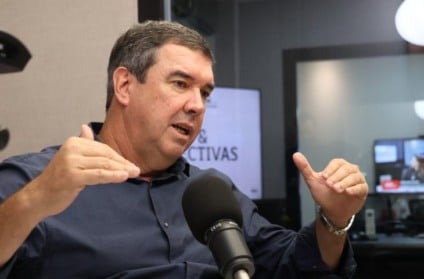 Em missão à Ásia, Eduardo Riedel critica prisão domiciliar de Bolsonaro e pede pacificação nacional