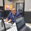 Sóstenes Maciel nos estúdios da Massa FM Campo Grande - Foto: Rodrigo Moreira/Portal RCN67