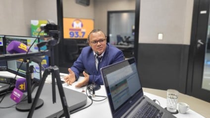 Sóstenes Maciel nos estúdios da Massa FM Campo Grande - Foto: Rodrigo Moreira/Portal RCN67