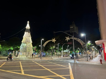 Rua 14 de Julho recebe as tradicionais luzes de natal em Campo Grande - Foto: Reprodução/ Prefeitura de CG