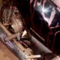Moto usada para fuga em busca de socorro. 