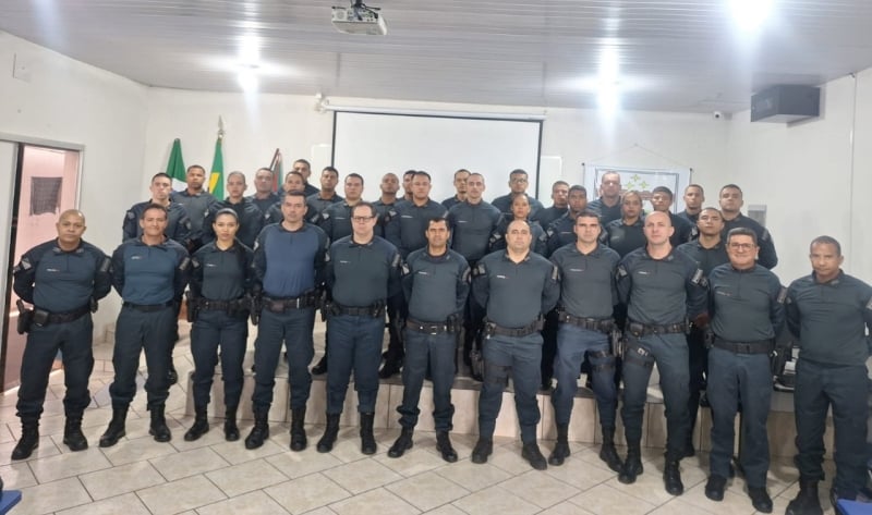 Comandantes das unidades e novos policiais durante encontro no BPM de Paranaíba (Foto: Polícia Militar)