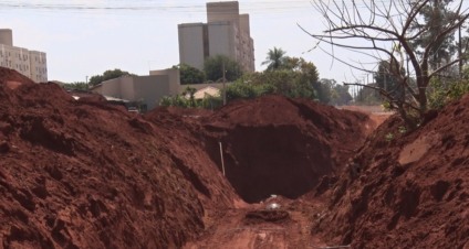 Prefeitura notifica empresa por atraso em obras no bairro Vila Alegre