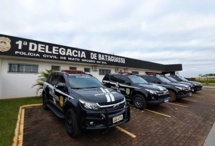A Polícia encontrou o suspeito na Rodoviária de Bataguassu, onde estava consumindo um salgado e bebida alcoólica, com manchas de sangue nas roupas, ferimentos aparentes, carregando uma bolsa com roupas e tentando fugir. (Divulgação/PCMS)