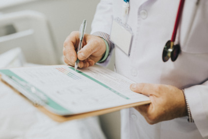 Prescrição médica só pode ser escrita à mão em emergências, desde que letra de fôrma seja usada - Foto: Reprodução/ Defensoria Pública de MS