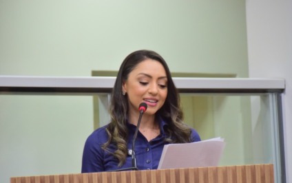 Priscila Guimarães, criadora do aplicativo Be Safe Mulher, em discurso na Câmara de Paranaíba - Foto/Luiz Carlos