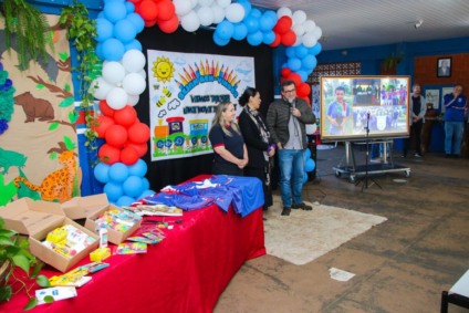 Prefeito de Três Lagoas realiza entregas de uniforme e kit escolares na Escola do Campo Antônio Camargo Garcia