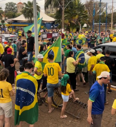 Apoiadores se concentraram na Av. Marcelino Pires, em Dourados / Foto: Rodrigo Pirola/Reprodução