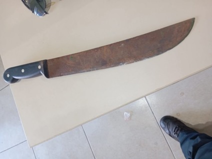Homem é detido após ameaçar moradores com faca no bairro São Jorge