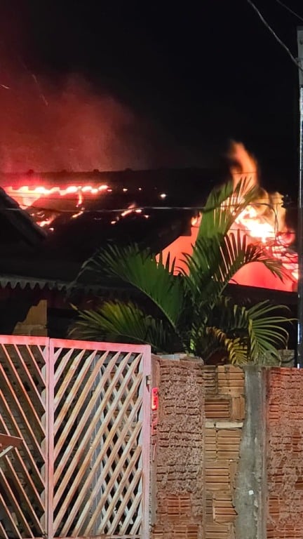 Idosa morre durante incêndio em residência de Inocência
