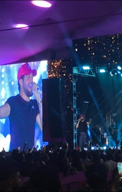 Show do cantor Nattan inaugurou a 35ª Festa do Folclore em Três Lagoas