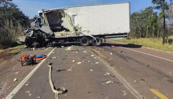 Dois caminhoneiros morrem em acidente na BR-262 entre Ribas do Rio Pardo e Campo Grande - Foto: PRF Dois caminhoneiros morrem em acidente na BR-262 entre Ribas do Rio Pardo e Campo Grande - Foto: PRF