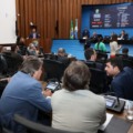 Sessão é marcada por troca de farpas e comparações sobre governos