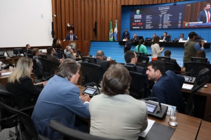 Sessão é marcada por troca de farpas e comparações sobre governos