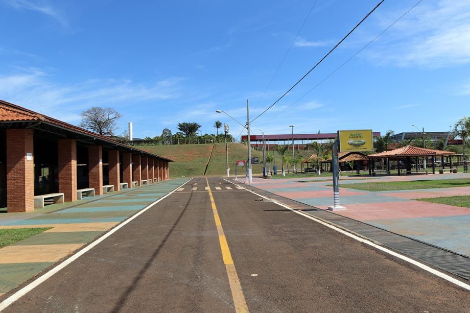 Aulas práticas acontecem nas no Arenamix, mas autoescolas querem local adequado