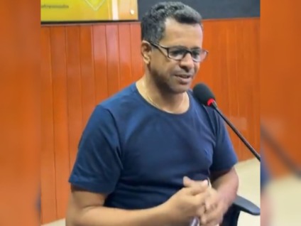 Barbosinha, vice prefeito de Paranaíba, nos estúdio da Rádio Cultura FM 106.3MHz - Foto/Rede Social Barbosinha, vice prefeito de Paranaíba, nos estúdio da Rádio Cultura FM 106.3MHz - Foto/Rede Social