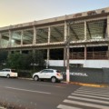 Após meses de impasses, atrasos e descumprimento de cláusulas contratuais, a Câmara de Dourados rescindiu o contrato com a construtora Concresul. (Foto: Léo Júnior)