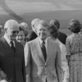 Presidente Ernesto Geisel (à esq.) recebe Jimmy Carter (ao centro) em Brasília em 1978 - Foto:  ARQUIVO/ESTADÃO CONTEÚDO/