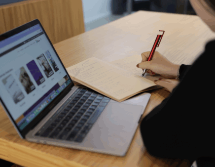 O curso é voltado para  jovens de 17 a 22 anos - Reprodução/Na Prática