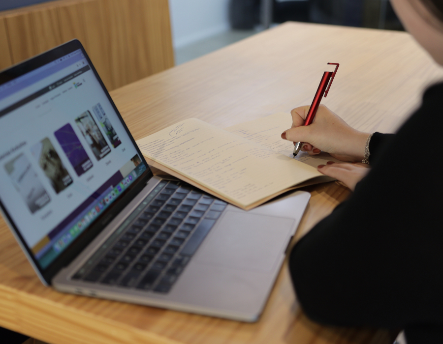 O curso é voltado para  jovens de 17 a 22 anos - Reprodução/Na Prática