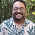 O escritor douradense Antoni Magalhães lança neste sábado (23), às 9h30, na livraria Companhia dos livros, em Dourados, o livro “Anacrônico”.  (Divulgação)