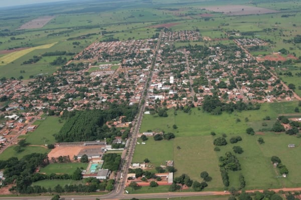 Oito vagas estão abertas para diferentes níveis de escolaridade e salários de até R$ 6,1 mil - Foto: Reprodução/Prefeitura de Batayporã