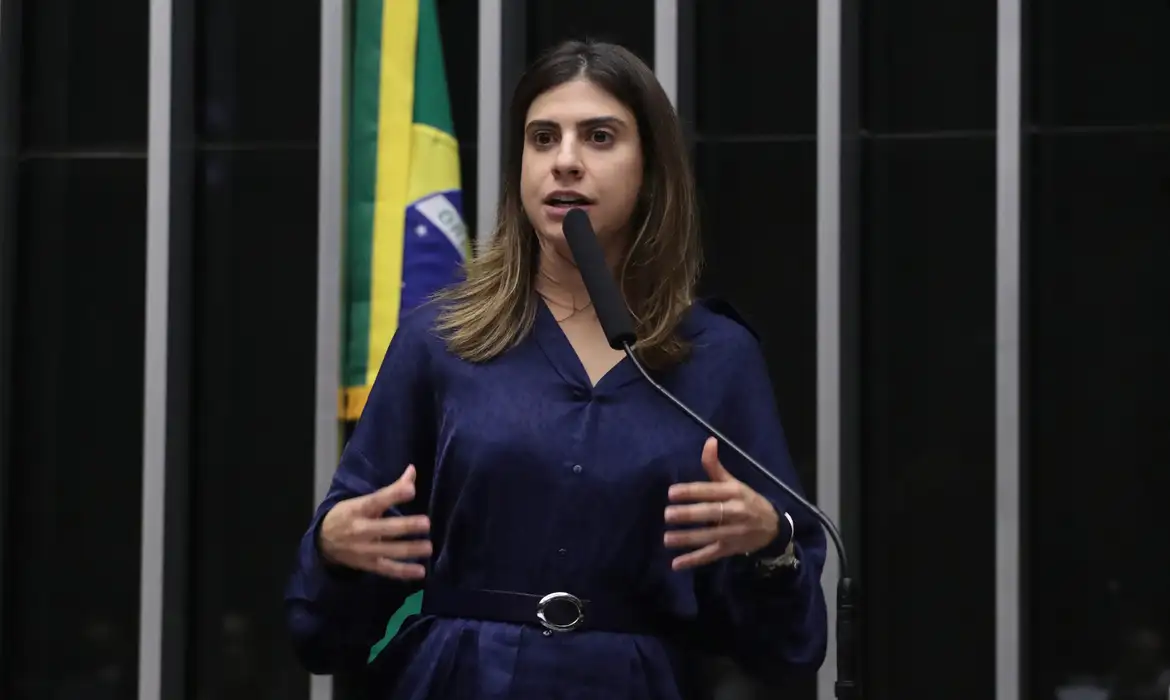 Camila Jara foi acusada de empurrar Nikolas Ferreira, mas não foi incluída na lista de denunciados. Bruno Spada/Câmara dos Deputado