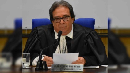 Conselheiro Iran Coelho das Neves volta ao cargo no TCE‑MS