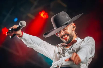 No sábado (30), sobe ao palco Luan Pereira, que promete levantar o público. (Divulgação) No sábado (30), sobe ao palco Luan Pereira, que promete levantar o público. (Divulgação)