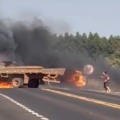 Acidente entre caminhão e carreta provoca incêndio e interdita a MS-377 em Inocência