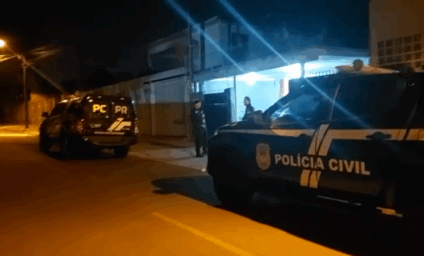 A 1ª Delegacia de Polícia de Dourados, com o apoio do Núcleo de Proteção à Criança e ao Adolescente Vítimas de Crimes da Polícia Civil do Paraná, cumpriu o mandado de prisão preventiva do acusado (Foto: Reprodução PCMS)