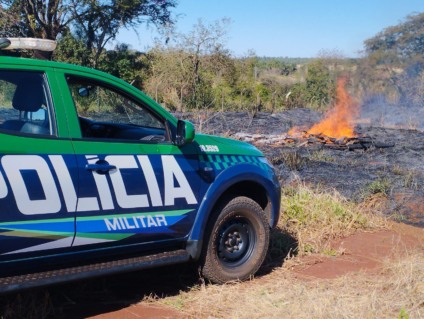 A Polícia Militar Ambiental reforça que a queima irregular de resíduos e vegetação é crime ambiental e, além de prejudicar a fauna, flora e a qualidade do ar, pode gerar incêndios de grandes proporções. (Divulgação PMMS)