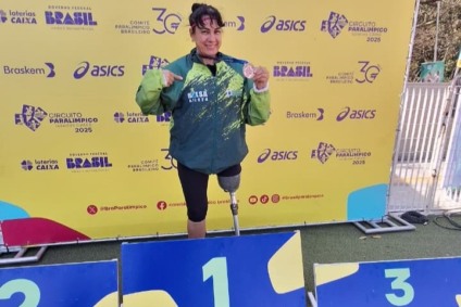 Rose melhorou sua melhor marca em 13 centímetros e garantiu o segundo lugar no ranking nacional da sua classe. (Fotos: Assessoria/Juventude AG)