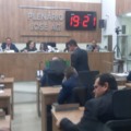 Vereadores durante a 26ª sessão ordinária discutem projetos e indicações. 