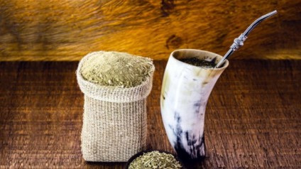 Além da erva de tereré, empresa fabrica versões para chimarrão e uma variedade de chás, como camomila, hibisco, hortelã, boldo e erva-doce, além do chá-mate com diferentes aromas (Foto: Reprodução/ iStock)