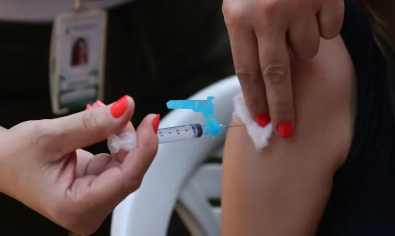 Campanha de vacinação contra HPV é prorrogada até dezembro para adolescentes de 15 a 19 anos Campanha de vacinação contra HPV é prorrogada até dezembro para adolescentes de 15 a 19 anos
