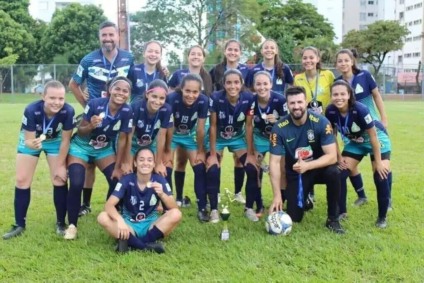 Equipe que levou o troféu na edição passada - Foto: Divulgação