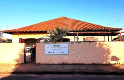 Atendimento no CRAS reúne assistência, saúde e educação para atualização cadastral