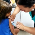 Campanha busca ampliar vacina para crianças e adolescentes