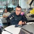 Robson Roberto Lopes Ramos, tenente-coronel da PM, no estúdio da rádio Massa Dourados (Foto: Raissa Vitória/ Massa DDS)