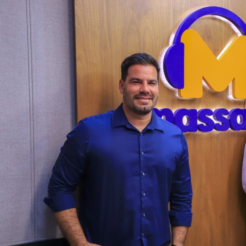 Capitão Contar nos estúdios da Massa FM Campo Grande - Foto: Divulgação