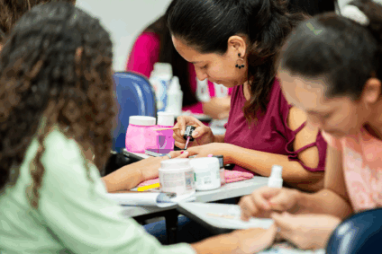 Curso de Manicure e Pedicure será ofertado durante a noite: Reprodução/ Semu