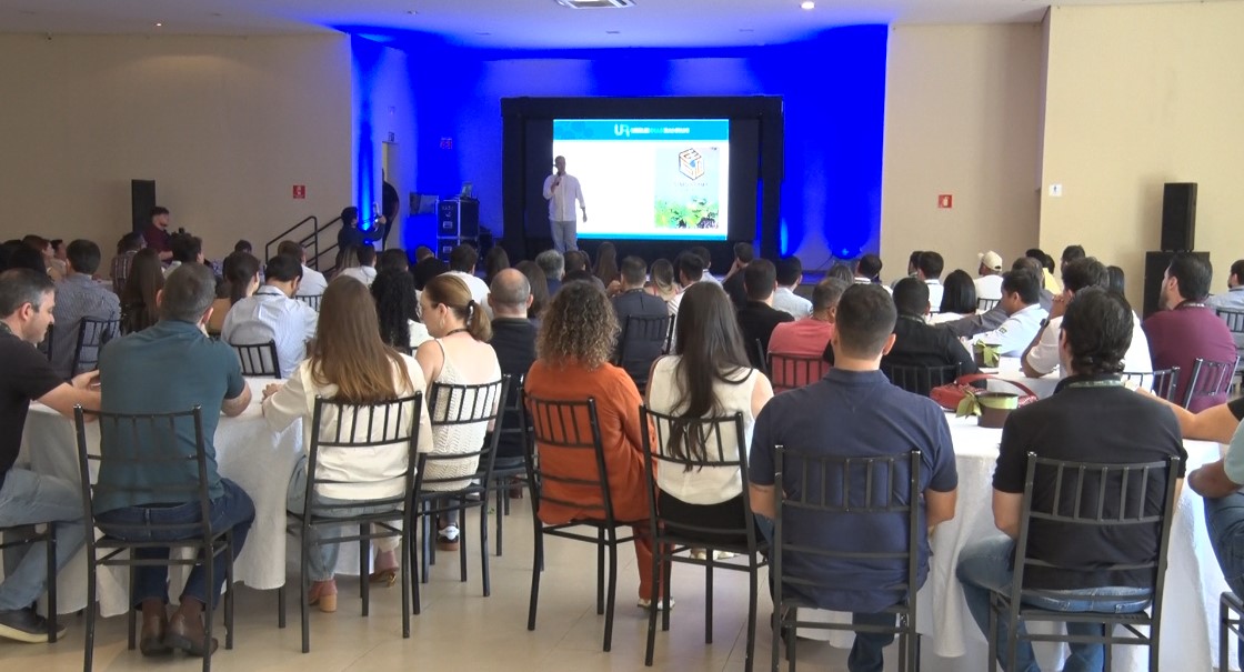 Com auditório cheio e ampla participação de profissionais, o Connecta Três Lagoas reforçou a posição do município como polo em ascensão no cenário nacional da arquitetura e construção de luxo. Foto: Reprodução/TVC HD.