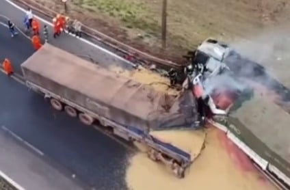 Carretas colidiram na BR-163 - Foto: Reprodução/ Campo Grande Mil Grau