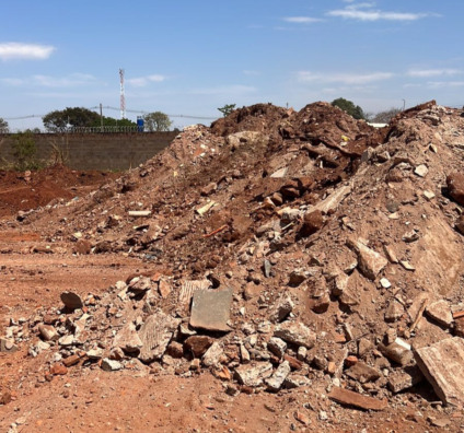 Material foi despejado em uma área no Jardim Noroeste (Foto: Reprodução/ MPMS)