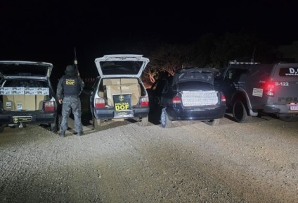 Os militares faziam bloqueio na MS-164, próximo à Usina Tonon, zona rural do município, quando interceptaram dois Fiat Uno e um GM Corsa. (Divulgação DOF)