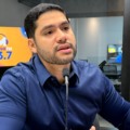Diego Almoas Ferreira, no estúdio da Rádio Massa Campo Grande (Foto: Adriano Hany/ Massa CG)