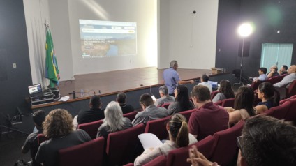 Autoridades e executivos participam do lançamento do portal socioambiental da Arauco em Inocência.