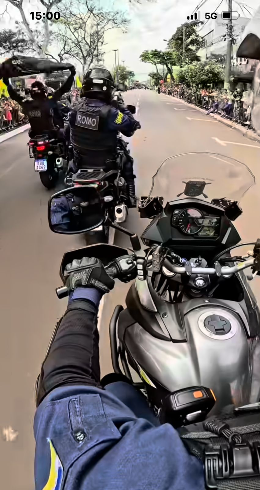O grupamento ROMO (Ronda Ostensiva Motorizada) da Guarda Municipal de Dourados ganhou a multidão que assistiu o Desfile cívico militar. (Divulgação)